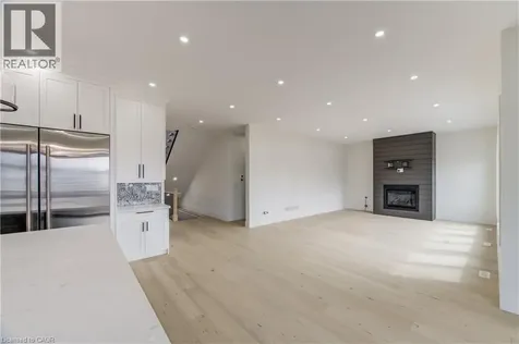 8 Edgeview Crescent Komoka ON N0L 1R0