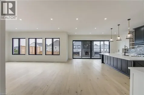 8 Edgeview Crescent Komoka ON N0L 1R0