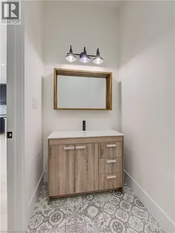 8 Edgeview Crescent Komoka ON N0L 1R0