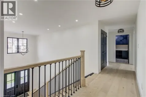 8 Edgeview Crescent Komoka ON N0L 1R0