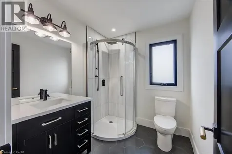 8 Edgeview Crescent Komoka ON N0L 1R0
