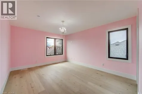 8 Edgeview Crescent Komoka ON N0L 1R0
