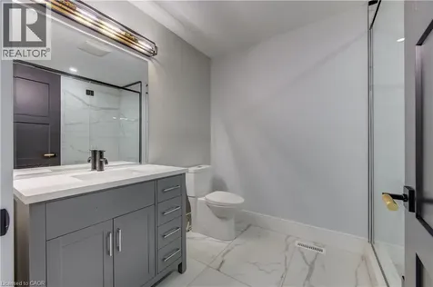 8 Edgeview Crescent Komoka ON N0L 1R0
