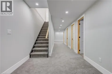 8 Edgeview Crescent Komoka ON N0L 1R0