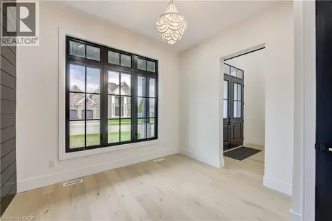 8 Edgeview Crescent Komoka ON N0L 1R0