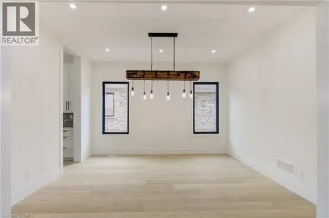 8 Edgeview Crescent Komoka ON N0L 1R0