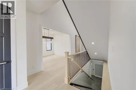 8 Edgeview Crescent Komoka ON N0L 1R0