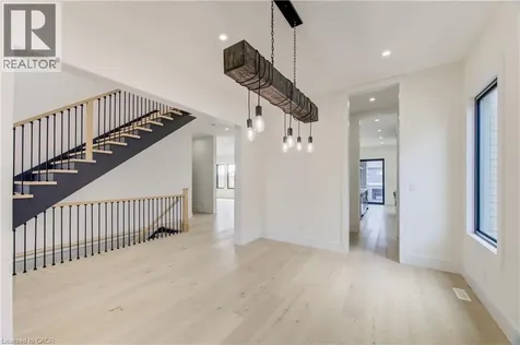 8 Edgeview Crescent Komoka ON N0L 1R0