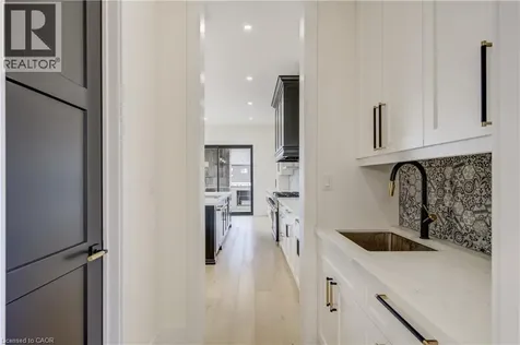 8 Edgeview Crescent Komoka ON N0L 1R0