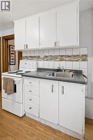 22 Dellroy Avenue Kitchener ON N2A 2S1