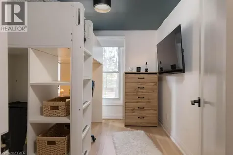 1422 Ghent Avenue Burlington ON L7S 1W8