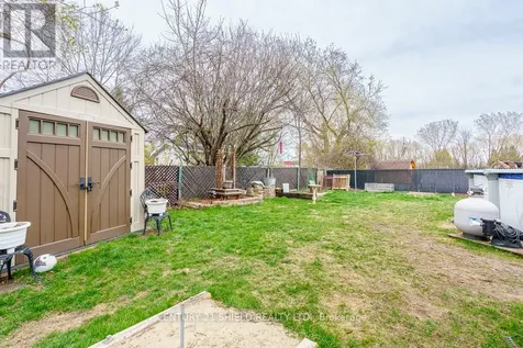 803 Leonard Avenue East Cornwall ON K6J 1L5