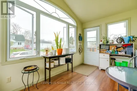 803 Leonard Avenue East Cornwall ON K6J 1L5