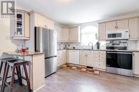 803 Leonard Avenue East Cornwall ON K6J 1L5