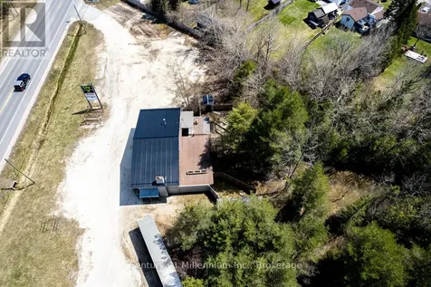9405 Beachwood Road Highway Collingwood ON L9Y 3Z1