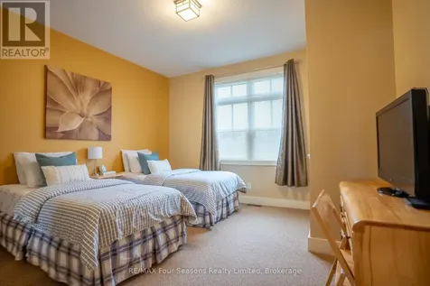 125 Fairway Court Blue Mountains ON L9Y 0P8