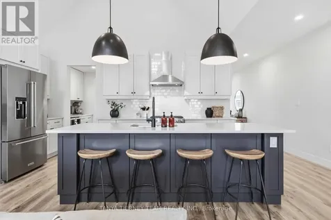122 Courtland Street Blue Mountains ON L9Y 5L8