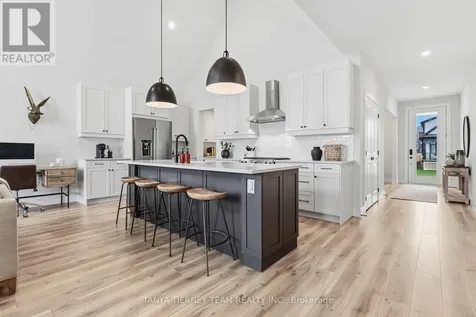 122 Courtland Street Blue Mountains ON L9Y 5L8