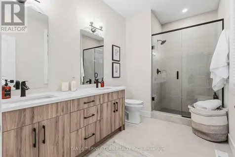 122 Courtland Street Blue Mountains ON L9Y 5L8