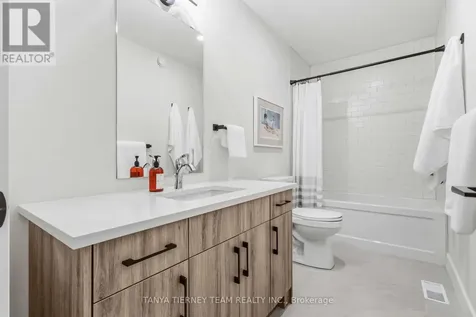 122 Courtland Street Blue Mountains ON L9Y 5L8