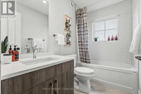 122 Courtland Street Blue Mountains ON L9Y 5L8