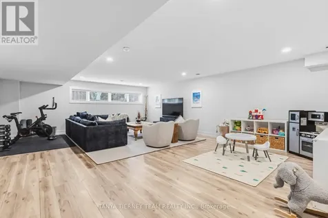 122 Courtland Street Blue Mountains ON L9Y 5L8