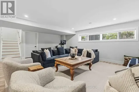 122 Courtland Street Blue Mountains ON L9Y 5L8
