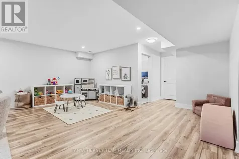122 Courtland Street Blue Mountains ON L9Y 5L8