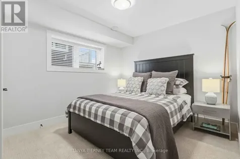 122 Courtland Street Blue Mountains ON L9Y 5L8