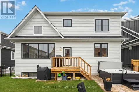 122 Courtland Street Blue Mountains ON L9Y 5L8