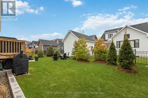 122 Courtland Street Blue Mountains ON L9Y 5L8