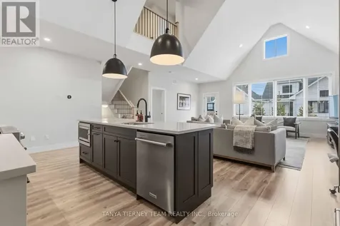 122 Courtland Street Blue Mountains ON L9Y 5L8