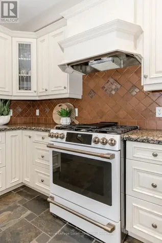 119 Earl Street Wasaga Beach ON L9Z 2P5