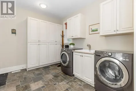 119 Earl Street Wasaga Beach ON L9Z 2P5