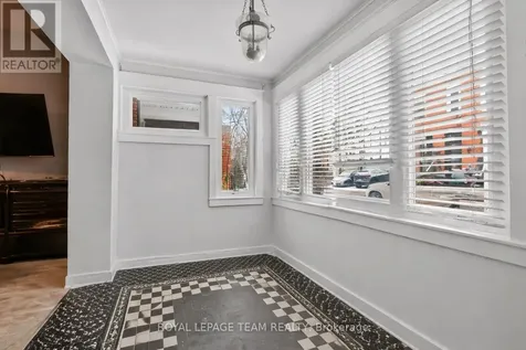 12 Lewis Street Ottawa ON K2P 0S3