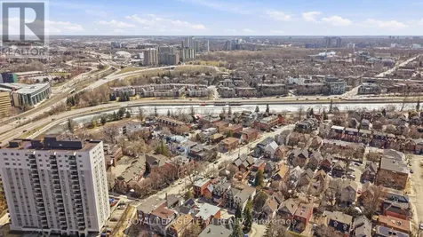 12 Lewis Street Ottawa ON K2P 0S3