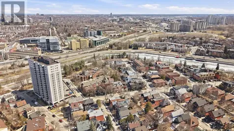12 Lewis Street Ottawa ON K2P 0S3