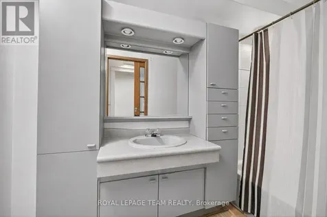 12 Lewis Street Ottawa ON K2P 0S3