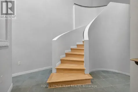10 Lewis Street Ottawa ON K2P 0S3