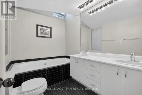 10 Lewis Street Ottawa ON K2P 0S3