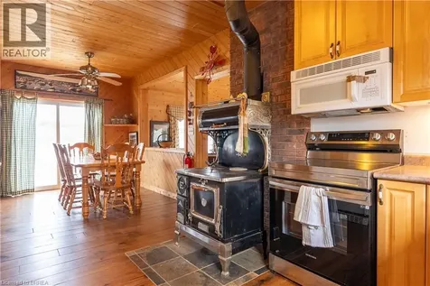 344 Perry Avenue Killarney ON P0M 2A0