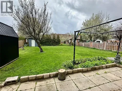 31 Plumbrook Leamington ON N8H 4K7