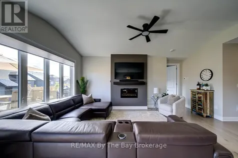 194 Mapleside Drive Wasaga Beach ON L9Z 0L4