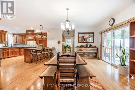 697 Lafontaine Road East Tiny ON L9M 0S5