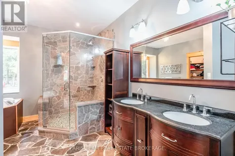 697 Lafontaine Road East Tiny ON L9M 0S5