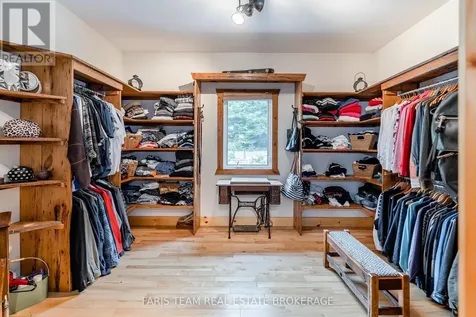 697 Lafontaine Road East Tiny ON L9M 0S5