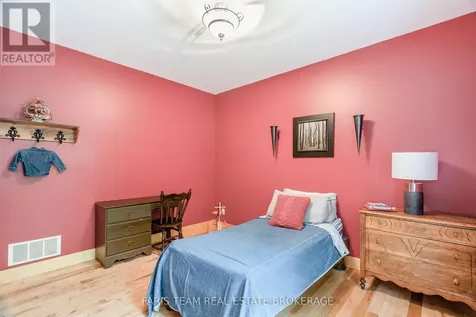 697 Lafontaine Road East Tiny ON L9M 0S5