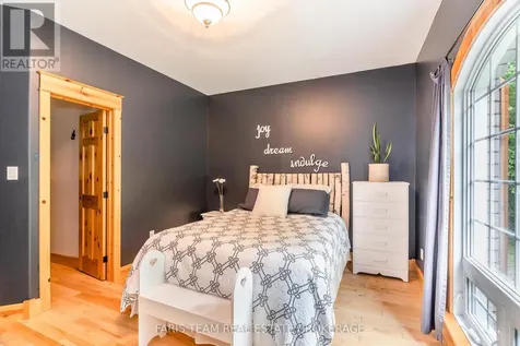 697 Lafontaine Road East Tiny ON L9M 0S5