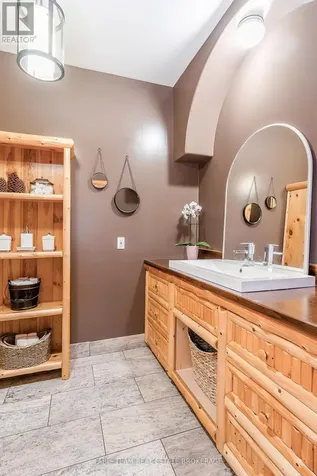 697 Lafontaine Road East Tiny ON L9M 0S5