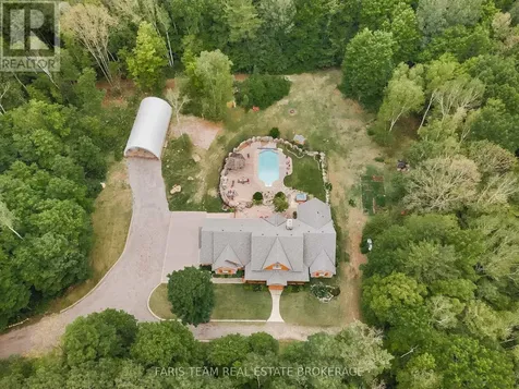 697 Lafontaine Road East Tiny ON L9M 0S5